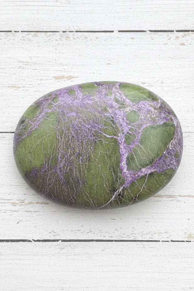 Atlantisite Stichtite Palmstone 84 grams AP04