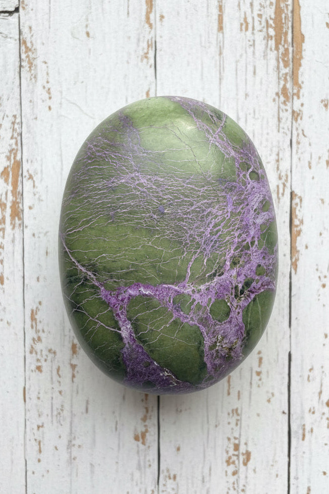 Atlantisite Stichtite Palmstone 84 grams AP04