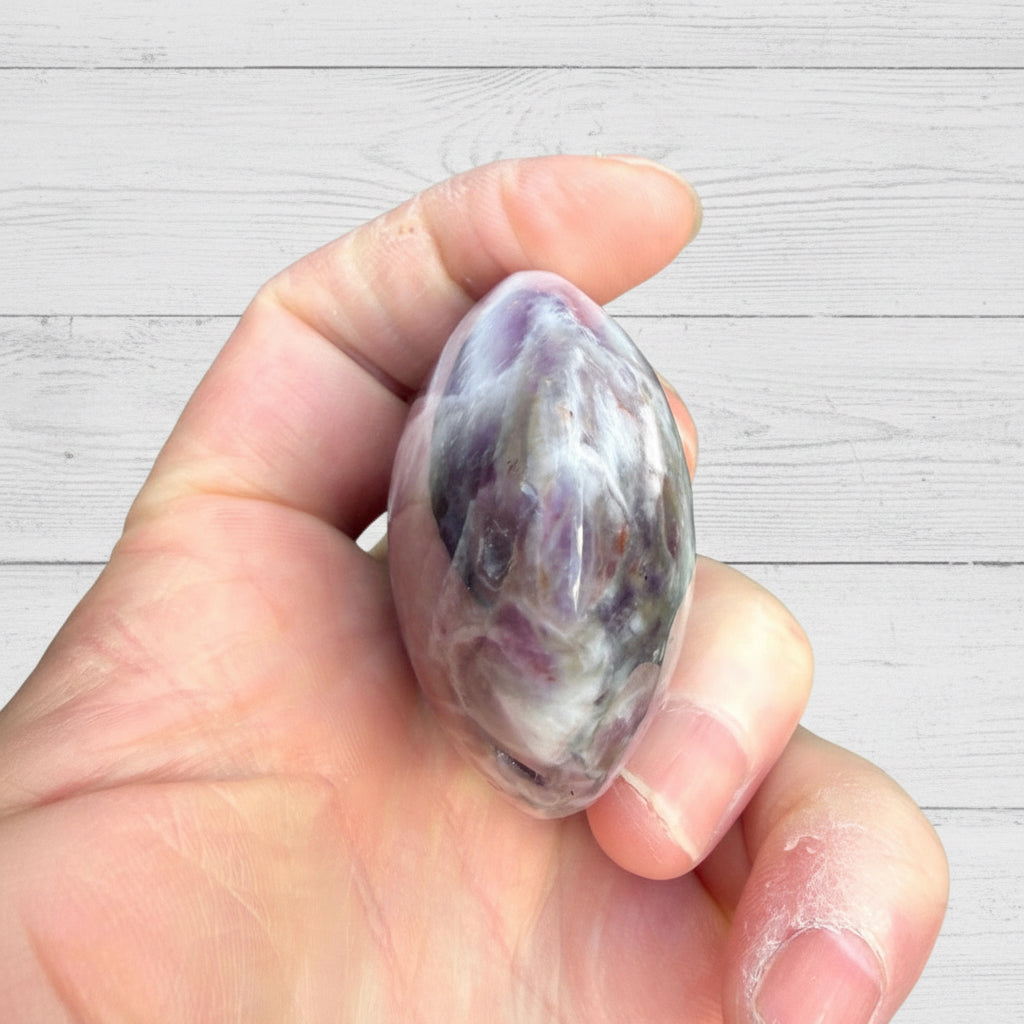 Dream Amethyst Palmstone 110 grams DAP04