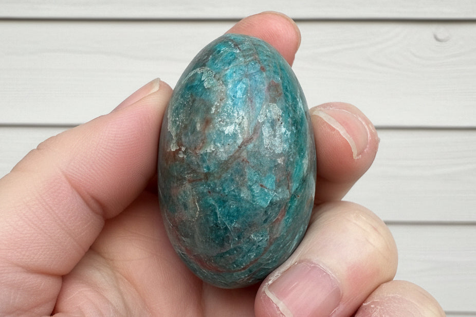 Blue Apatite Palmstone 125 grams NBAP03
