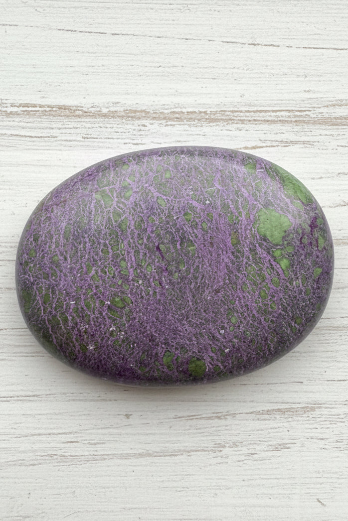 Atlantisite Stichtite Palmstone 103 grams AP06