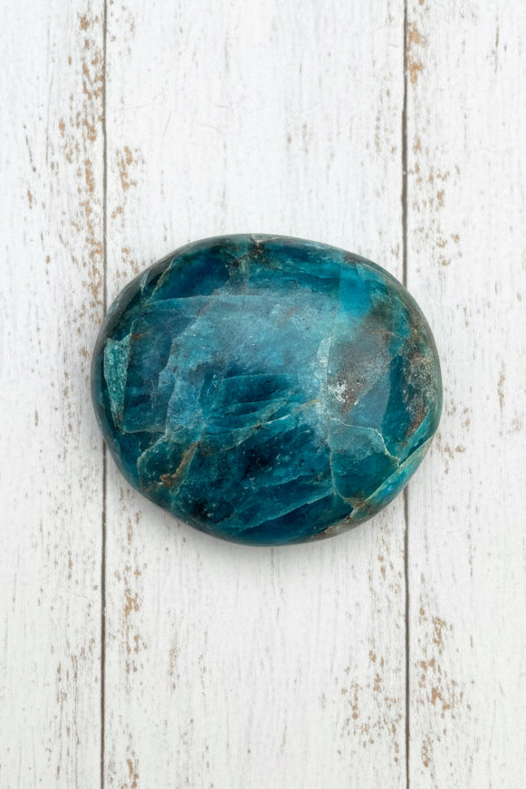 Blue Apatite Palmstone 90 grams NBAP08