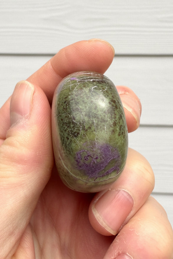 Atlantisite Stichtite Palmstone 87 grams AP08