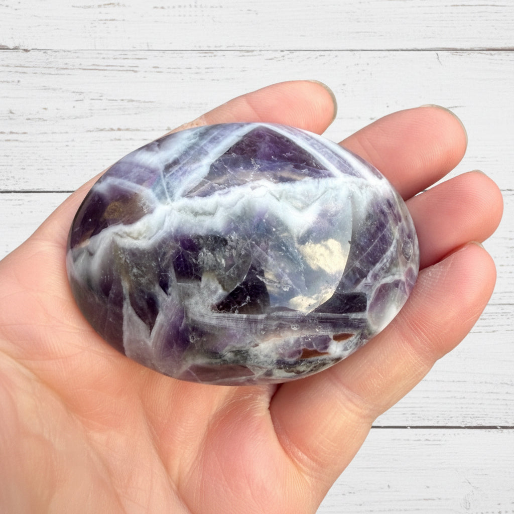 Dream Amethyst Palmstone 110 grams DAP04