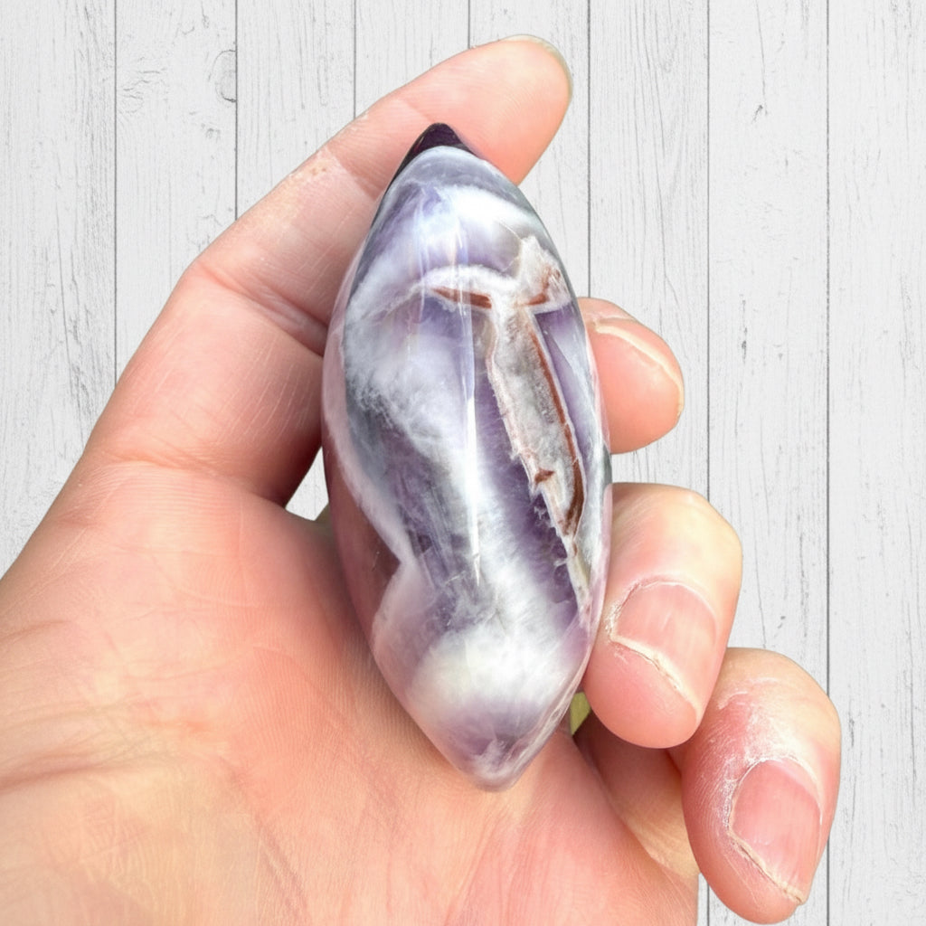 Dream Amethyst Palmstone 110 grams DAP04