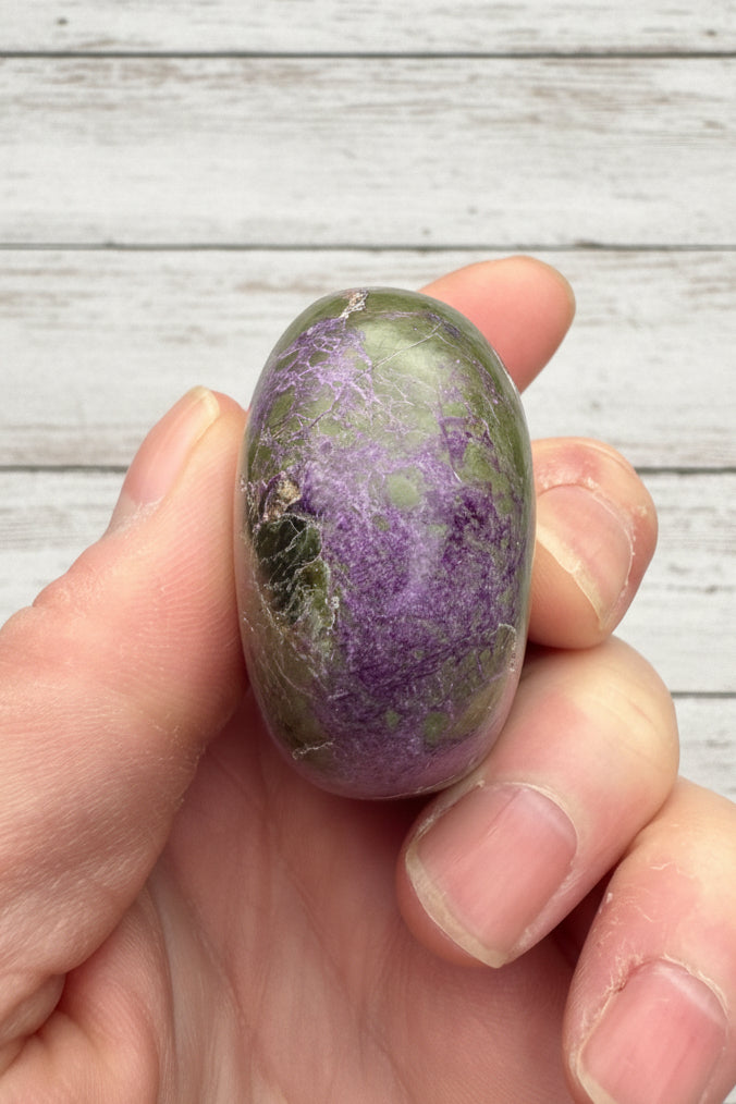 Atlantisite Stichtite Palmstone 98 grams AP07