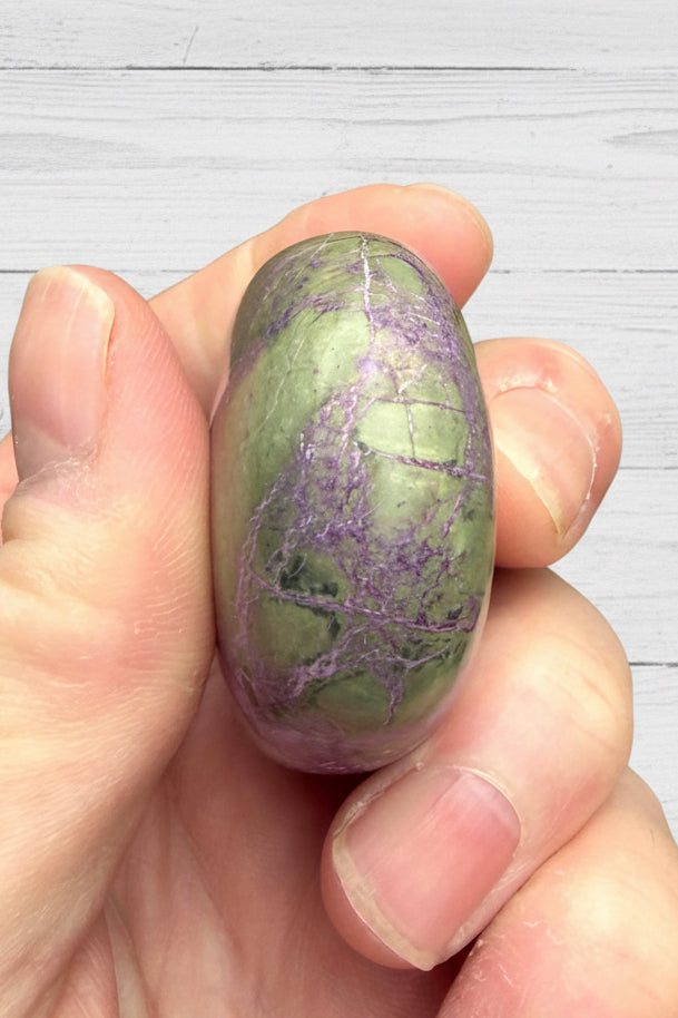 Atlantisite Stichtite Palmstone 84 grams AP04