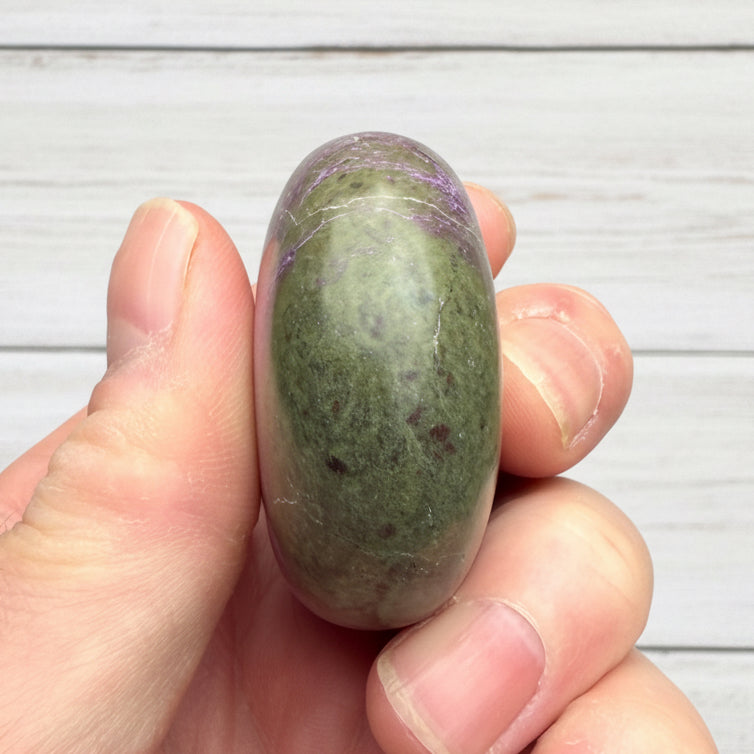 Atlantisite Stichtite Palmstone 98 grams AP02