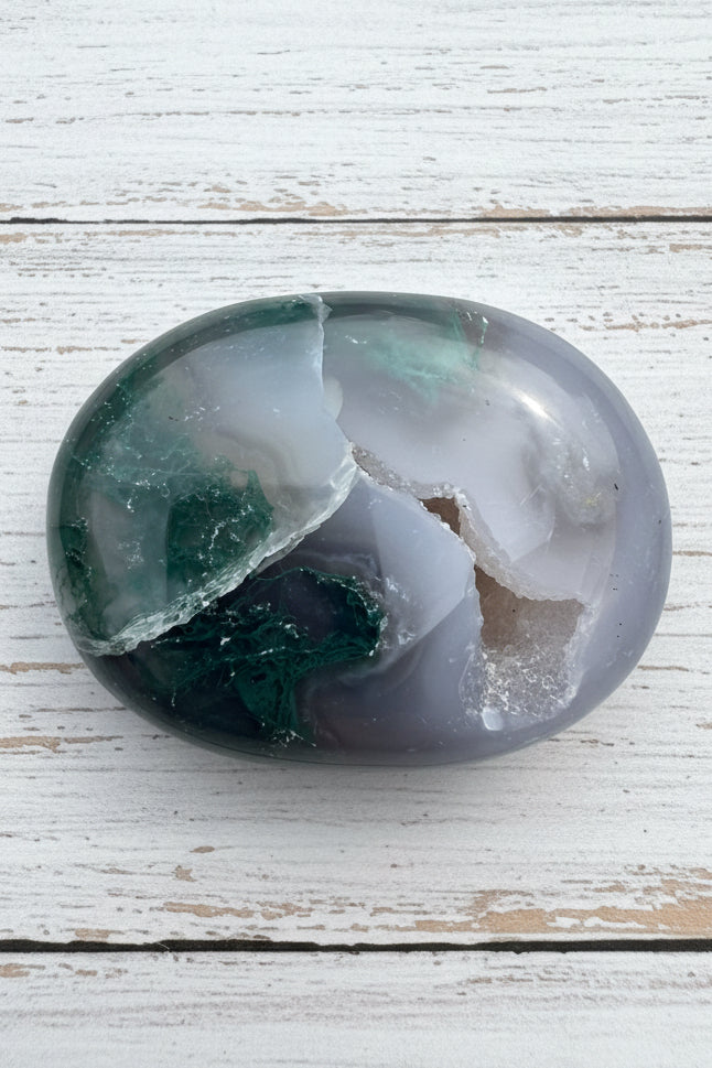Moss Agate Palmstone 106 grams MAP09