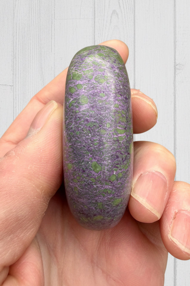Atlantisite Stichtite Palmstone 103 grams AP06