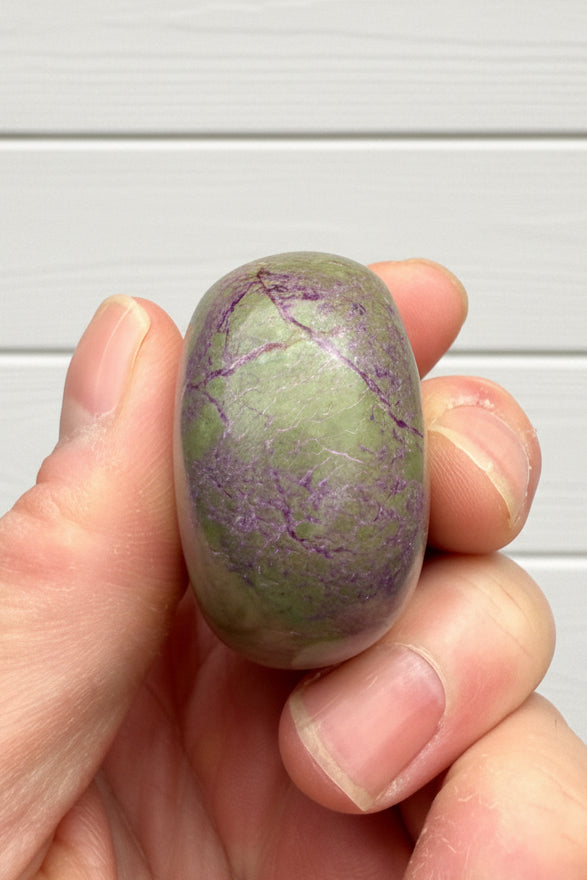 Atlantisite Stichtite Palmstone 87 grams AP08