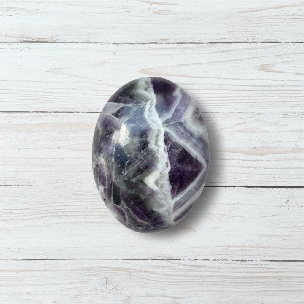 Dream Amethyst Palmstone 110 grams DAP04