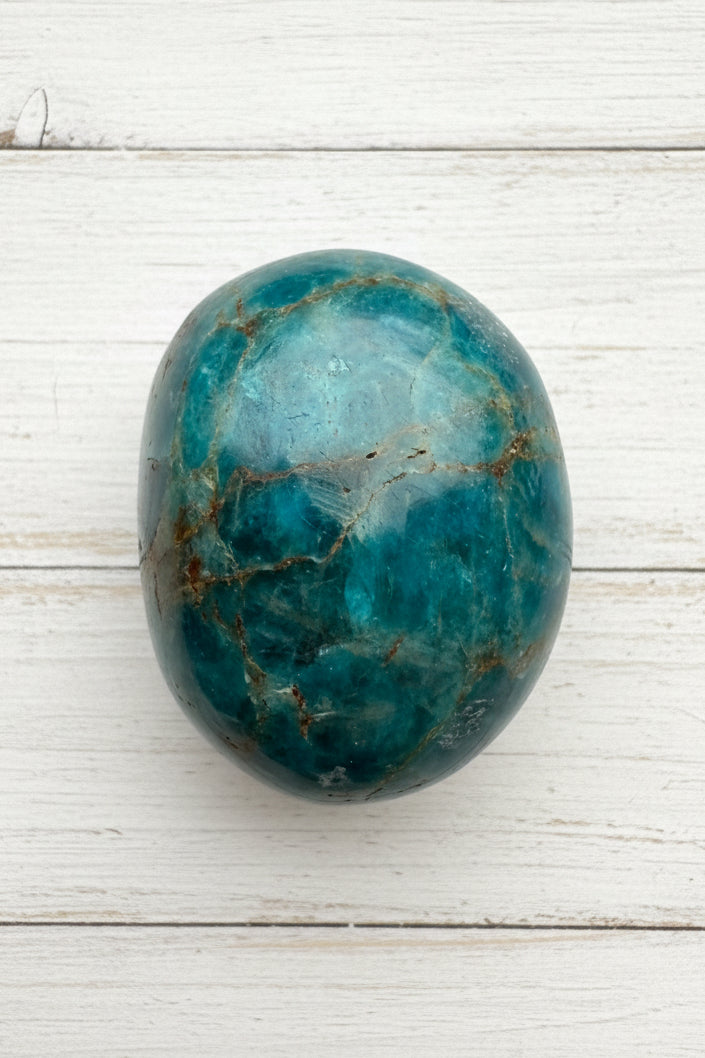 Blue Apatite Palmstone 80 grams NBAP10