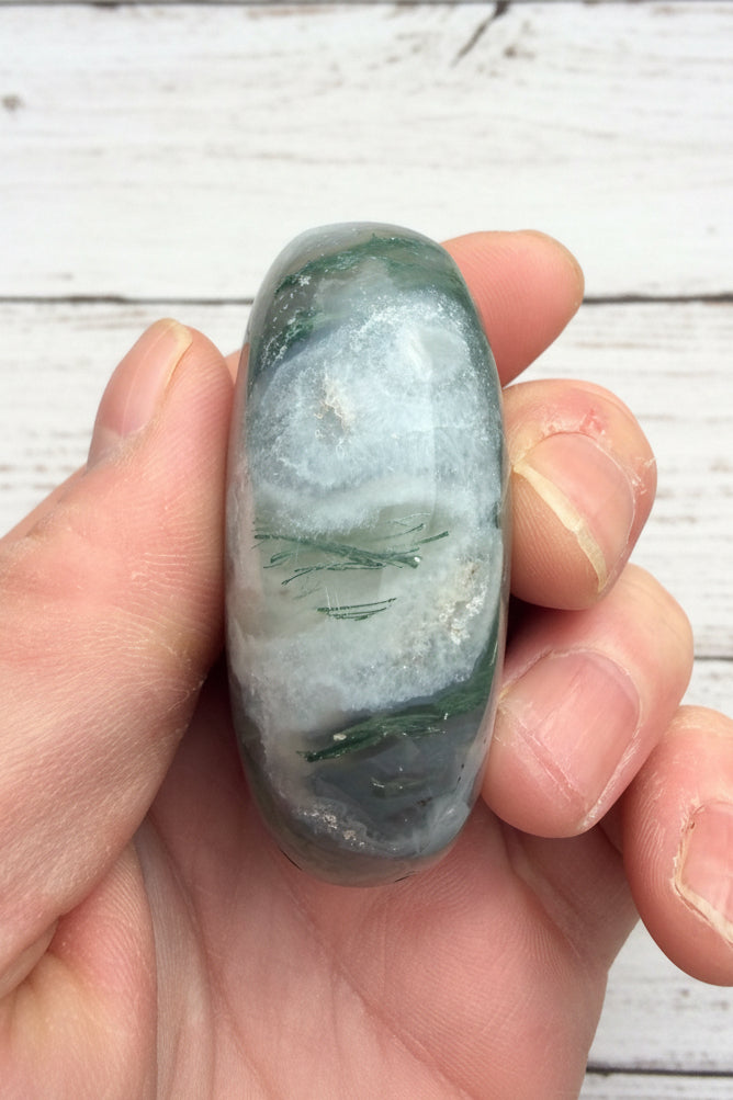 Moss Agate Palmstone 108 grams MAP03