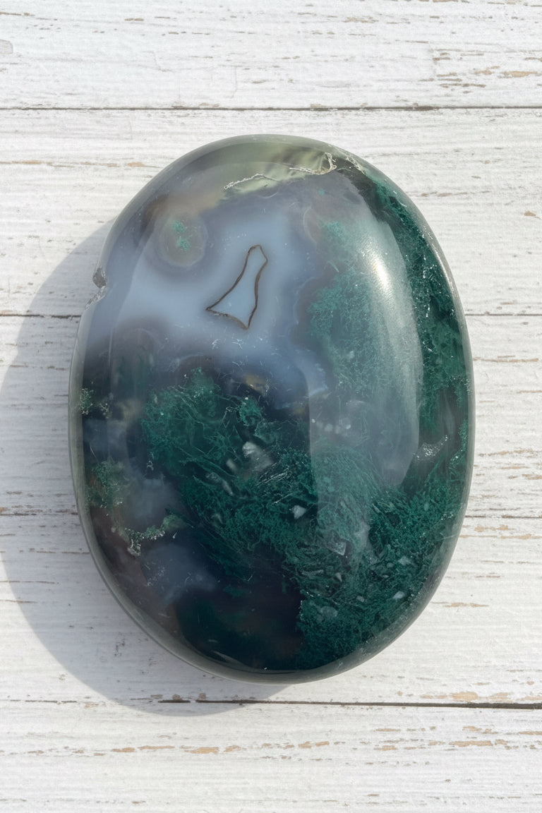 Moss Agate Palmstone 124 grams MAP02