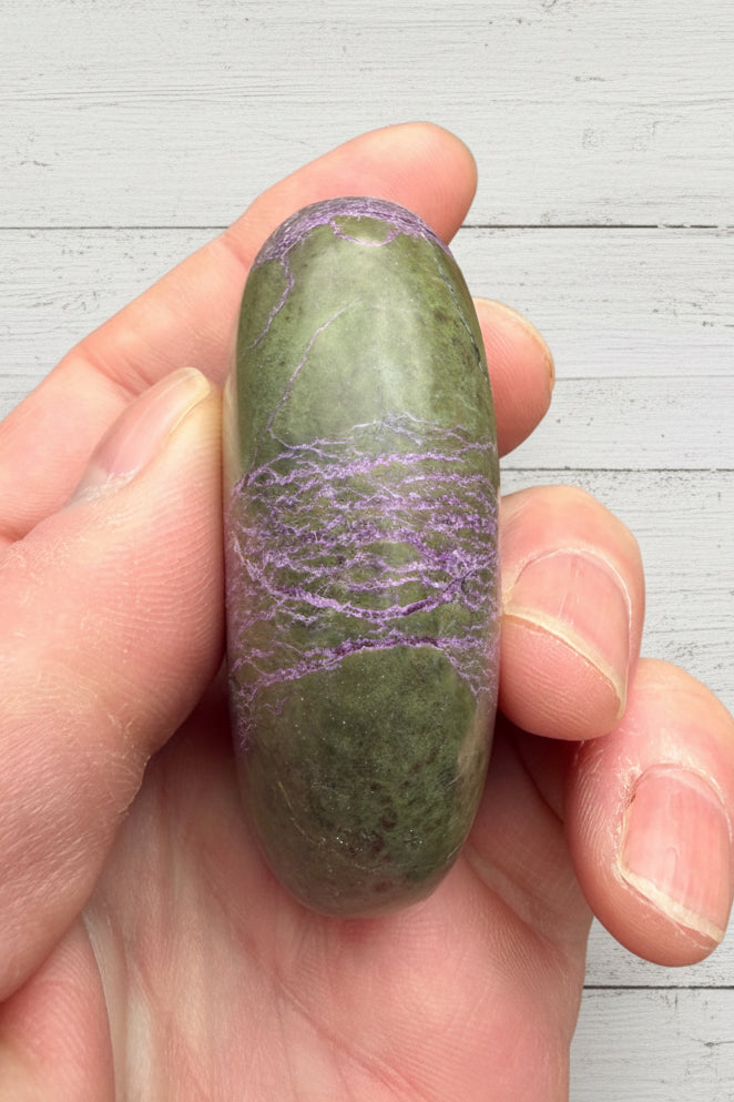 Atlantisite Stichtite Palmstone 98 grams AP02