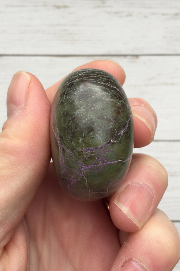 Atlantisite Stichtite Palmstone 98 grams AP07