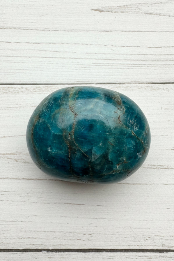 Blue Apatite Palmstone 80 grams NBAP10