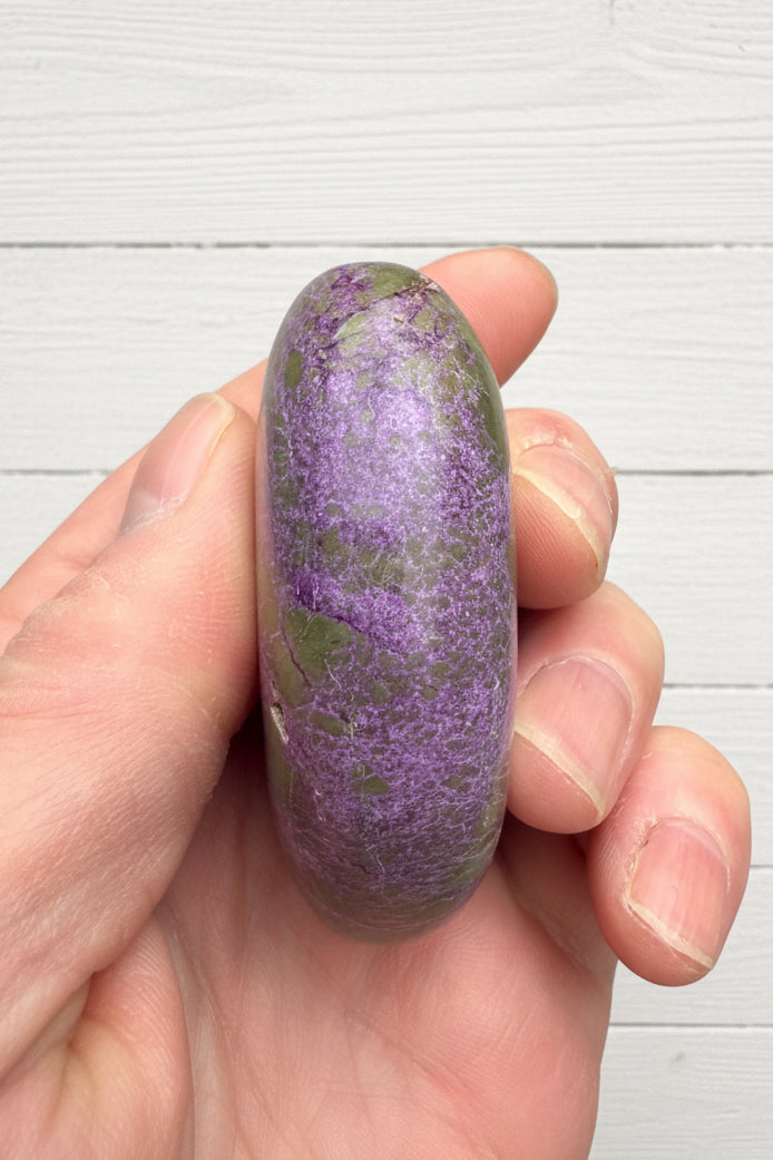 Atlantisite Stichtite Palmstone 98 grams AP02