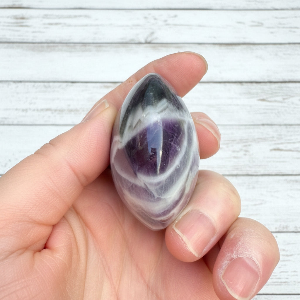 Dream Amethyst Palmstone 110 grams DAP04