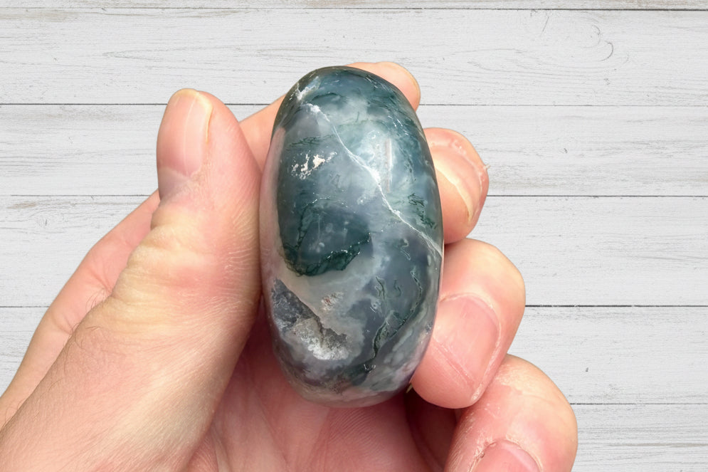 Moss Agate Palmstone 121 grams MAP04