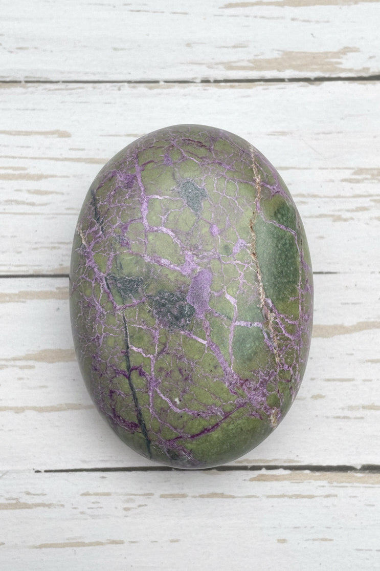 Atlantisite Stichtite Palmstone 78 grams AP12