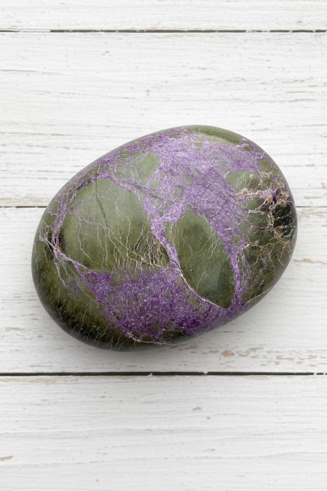 Atlantisite Stichtite Palmstone 98 grams AP07