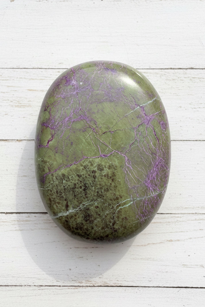 Atlantisite Stichtite Palmstone 87 grams AP08