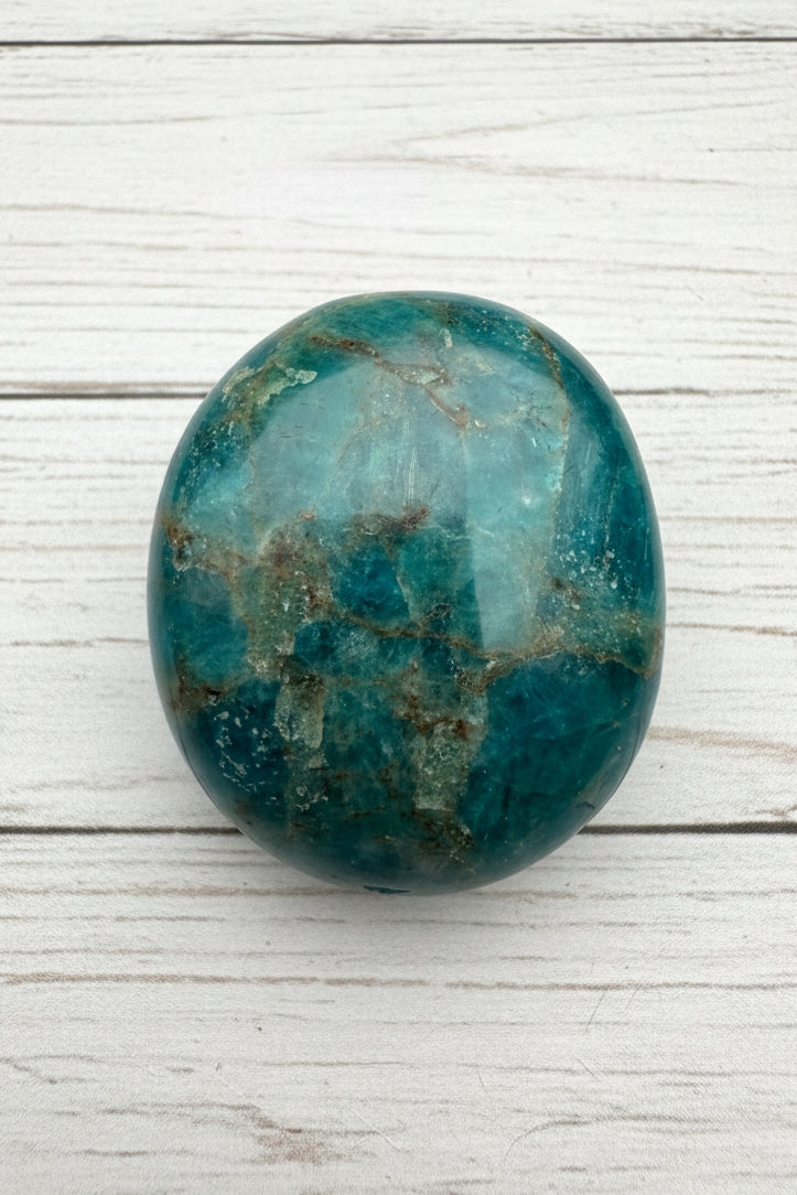 Blue Apatite Palmstone 80 grams NBAP10