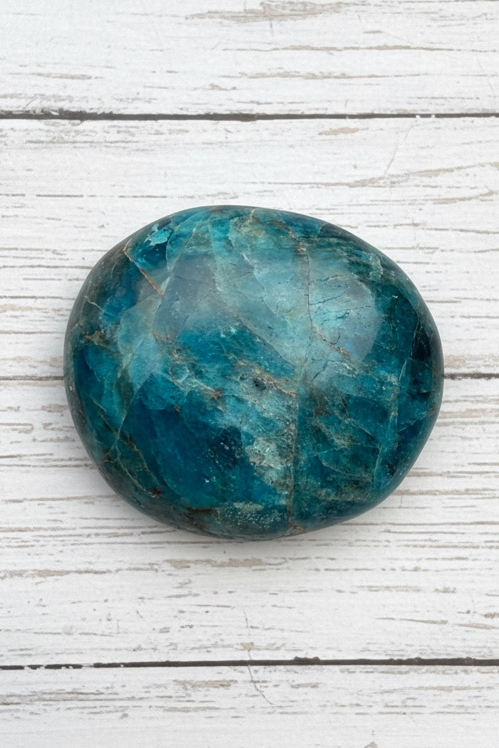Blue Apatite Palmstone 90 grams NBAP08