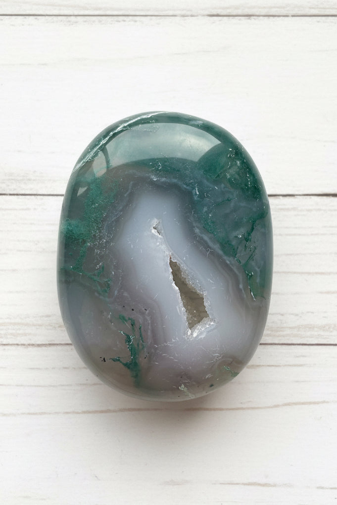 Moss Agate Palmstone 106 grams MAP09