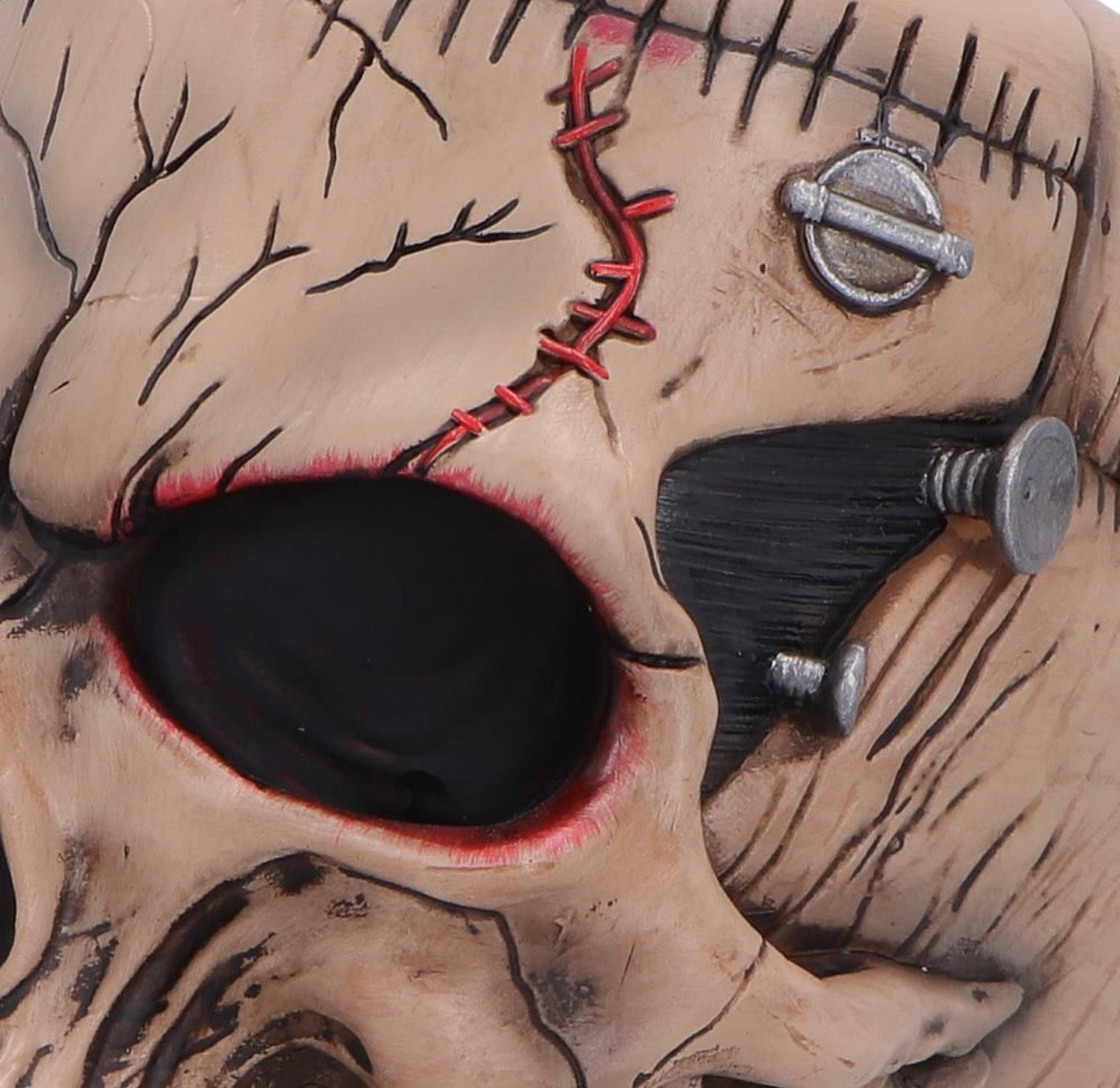 Hall of Horrors: The Monster of Madness Frankenstein Skull 15.1cm