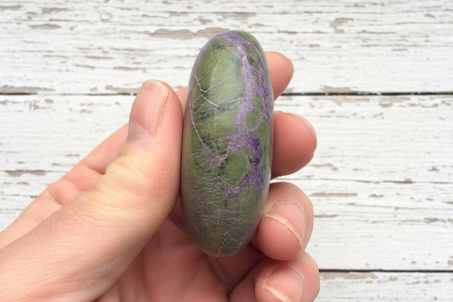 Atlantisite Stichtite Palmstone 84 grams AP04
