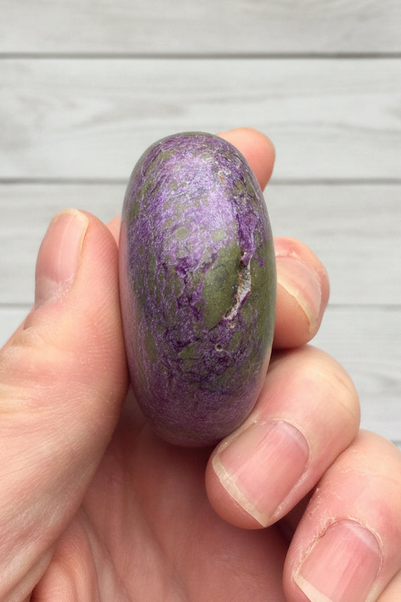 Atlantisite Stichtite Palmstone 98 grams AP02