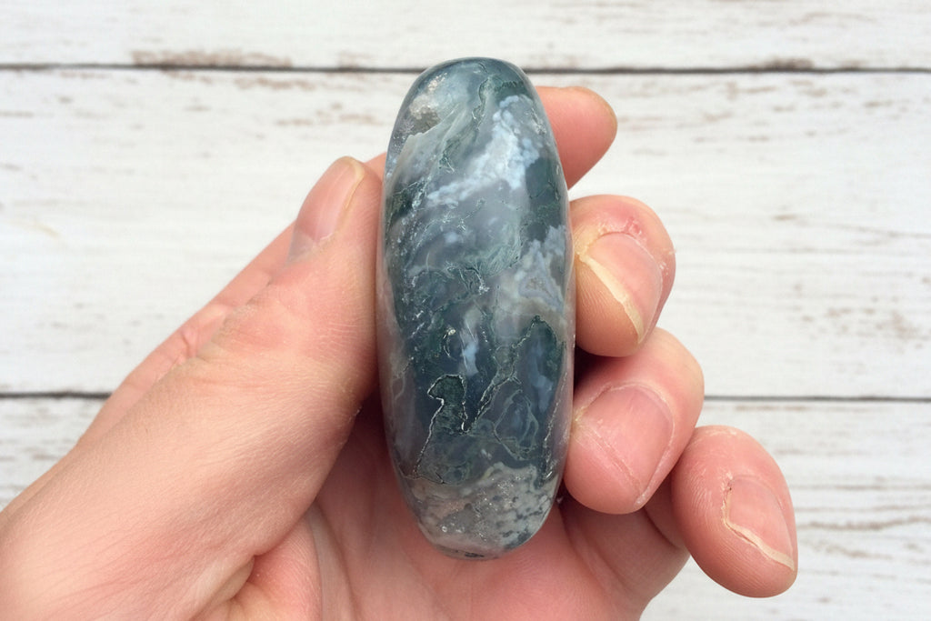 Moss Agate Palmstone 121 grams MAP04