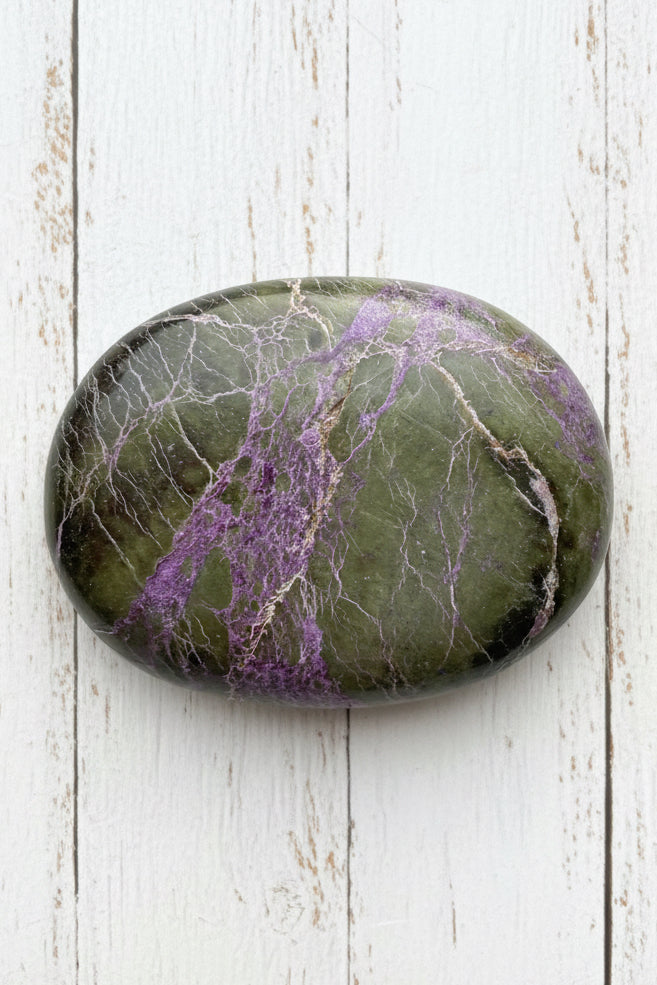 Atlantisite Stichtite Palmstone 98 grams AP07