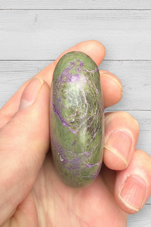 Atlantisite Stichtite Palmstone 89 grams AP09
