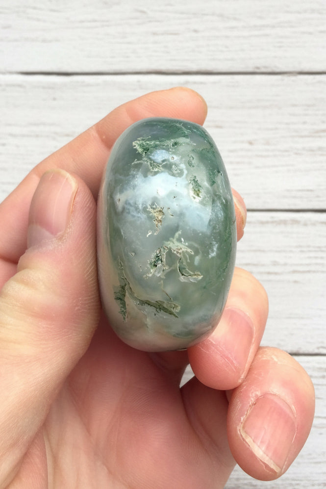 Moss Agate Palmstone 105 grams MAP05
